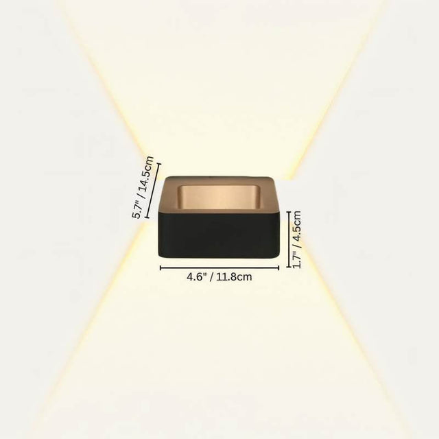 Flekkeroy Wall Lamp