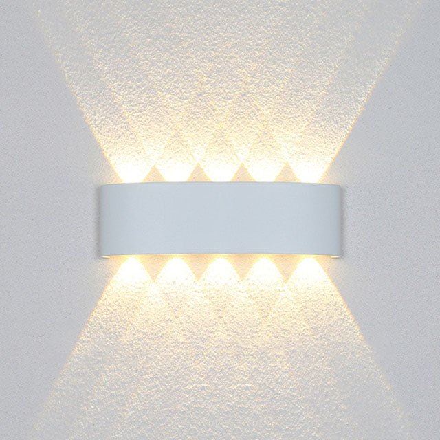 Erlöschen Wall Lamp - White - 10.6" x 3.1" x 1.6" / 27cm x 8cm x 4cm - 10W / Warm White (2700-3500K) - Level Decor