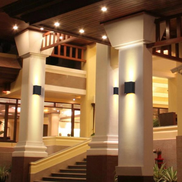 Stella Outdoor Wall Lamp