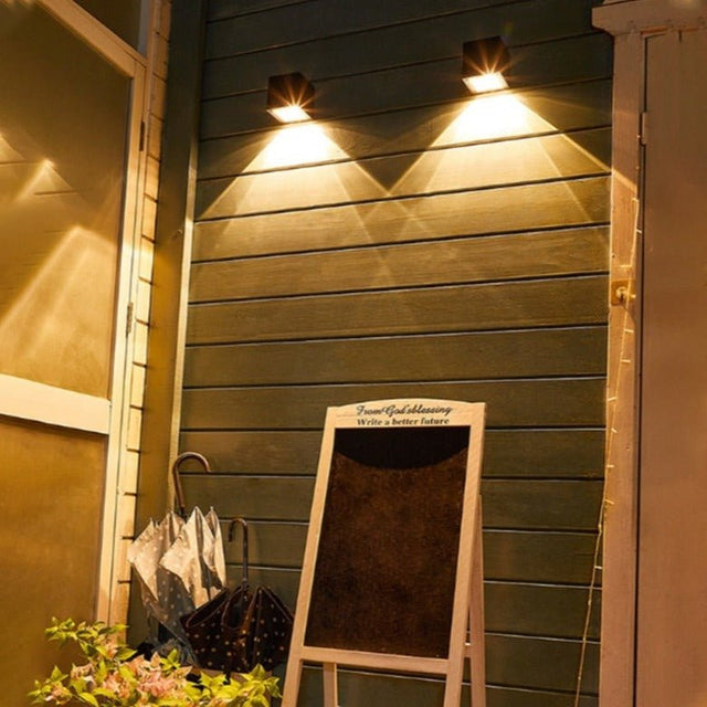 Elise Outdoor Wall Lamp