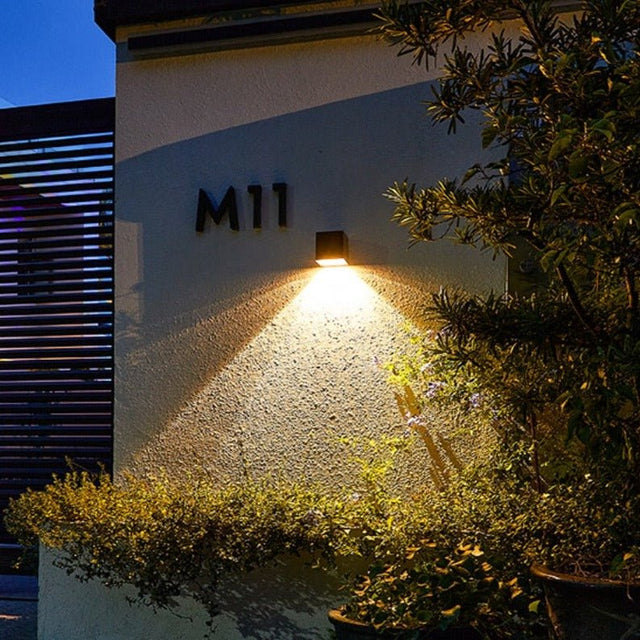 Elise Outdoor Wall Lamp