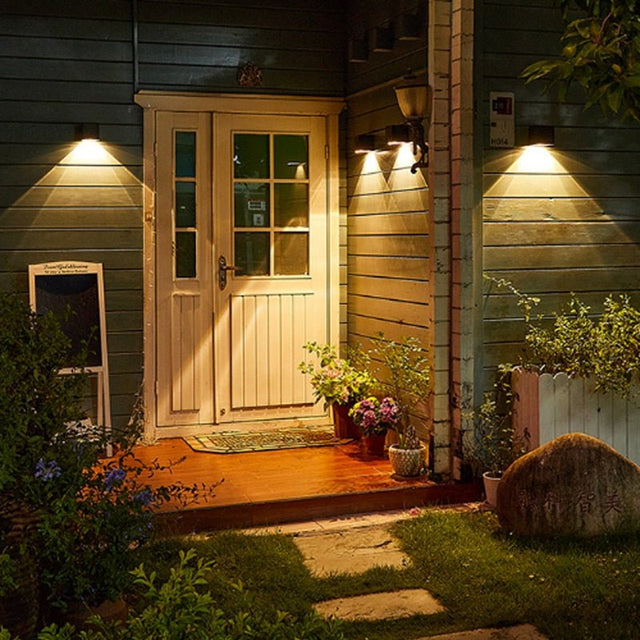 Elise Outdoor Wall Lamp