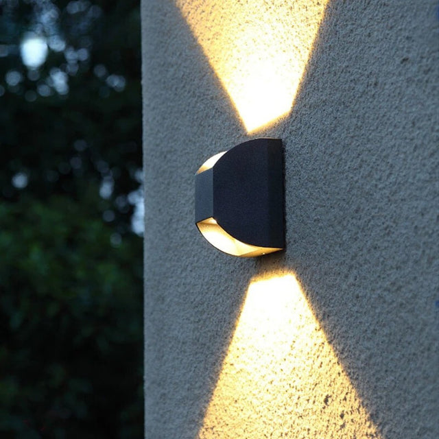 Quintus Outdoor Wall Lamp