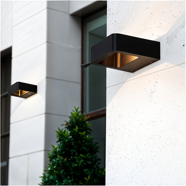 Flekkeroy Wall Lamp