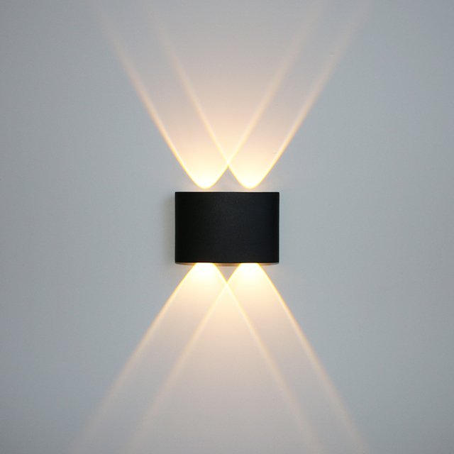 Erlöschen Wall Lamp - Black - 4.7" x 3.1" x 1.6" / 12cm x 8cm x 4cm - 4W / Warm White (2700-3500K) - Level Decor