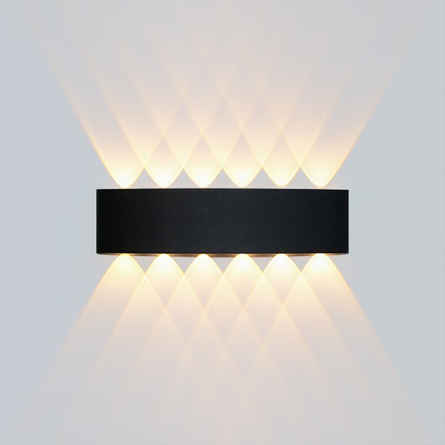 Erlöschen Wall Lamp - Black - 12.6" x 3.1" x 1.6" / 32cm x 8cm x 4cm - 12W / Warm White (2700-3500K) - Level Decor