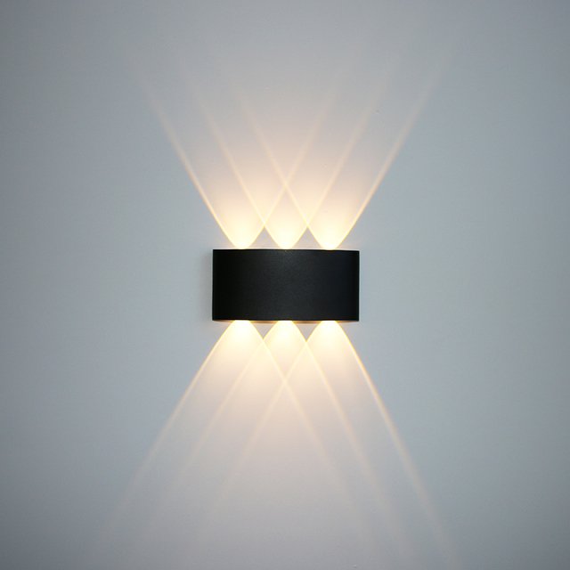 Erlöschen Wall Lamp - Black - 6.6" x 3.1" x 1.6" / 16.8cm x 8cm x 4cm - 6W / Warm White (2700-3500K) - Level Decor