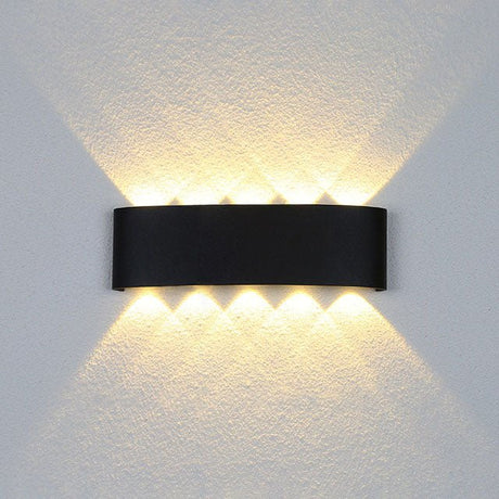 Erlöschen Wall Lamp - Black - 10.6" x 3.1" x 1.6" / 27cm x 8cm x 4cm - 10W / Warm White (2700-3500K) - Level Decor