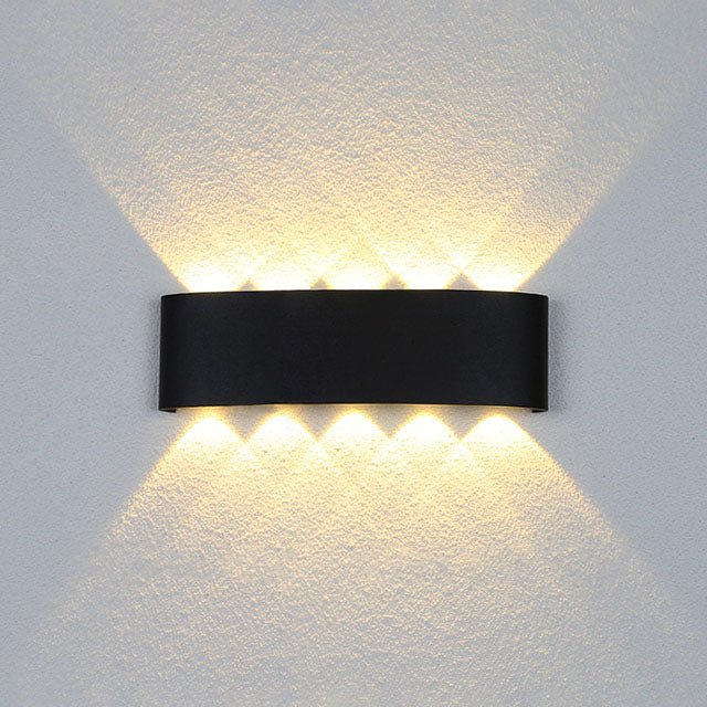 Erlöschen Wall Lamp - Black - 10.6" x 3.1" x 1.6" / 27cm x 8cm x 4cm - 10W / Warm White (2700-3500K) - Level Decor