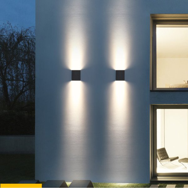Stella Outdoor Wall Lamp