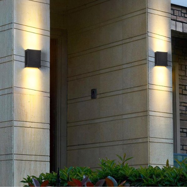 Stella Outdoor Wall Lamp