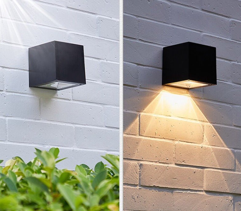 Elise Outdoor Wall Lamp