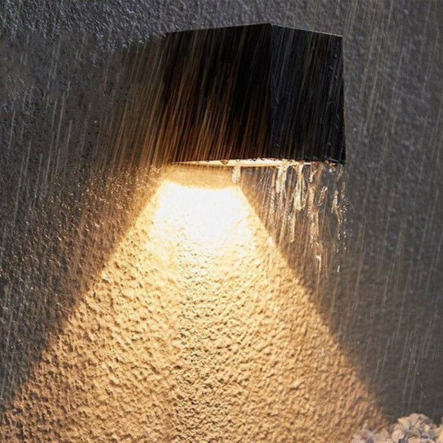 Elise Outdoor Wall Lamp