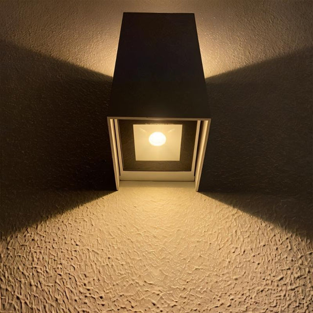 Raattama Wall Lamp