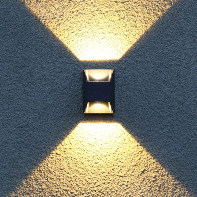 Quintus Outdoor Wall Lamp