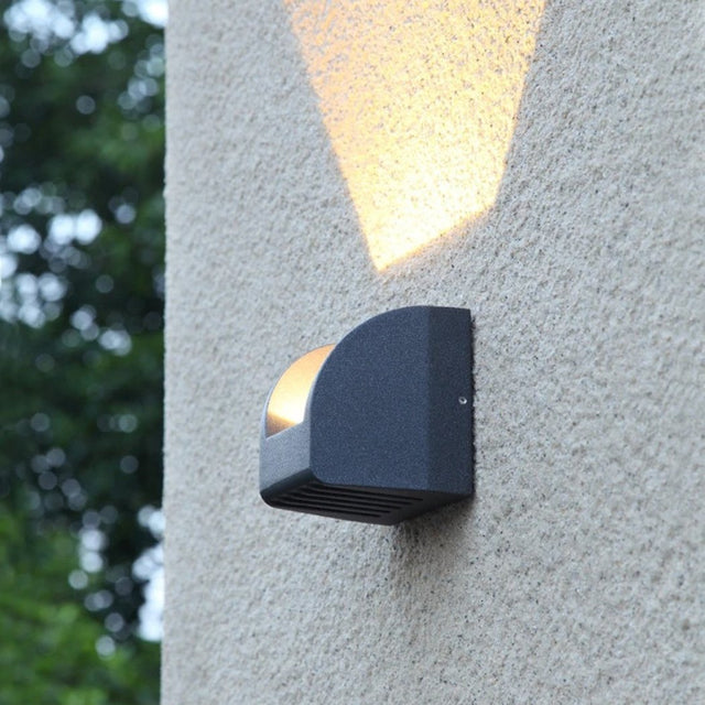 Quintus Outdoor Wall Lamp