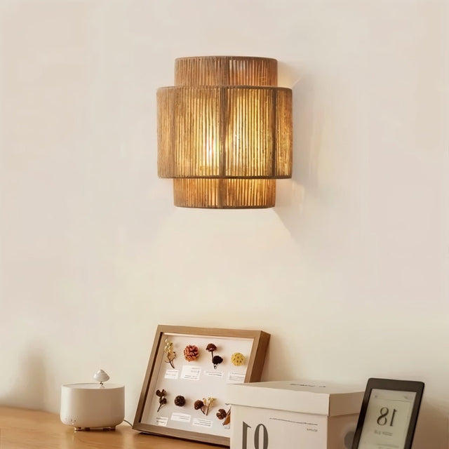 Mesinge Wall Lamp
