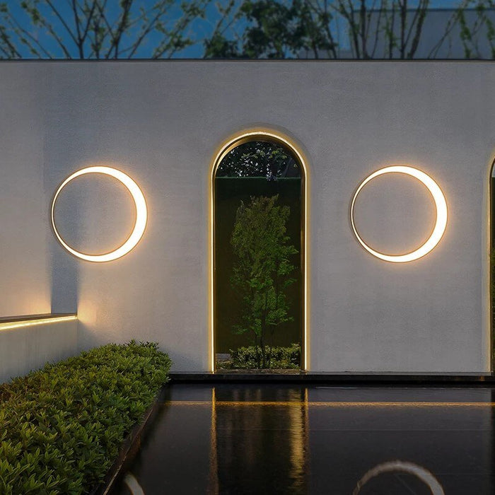 Sophie Outdoor Wall Lamp