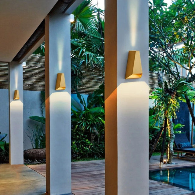 Luna Outdoor Wall Lamp