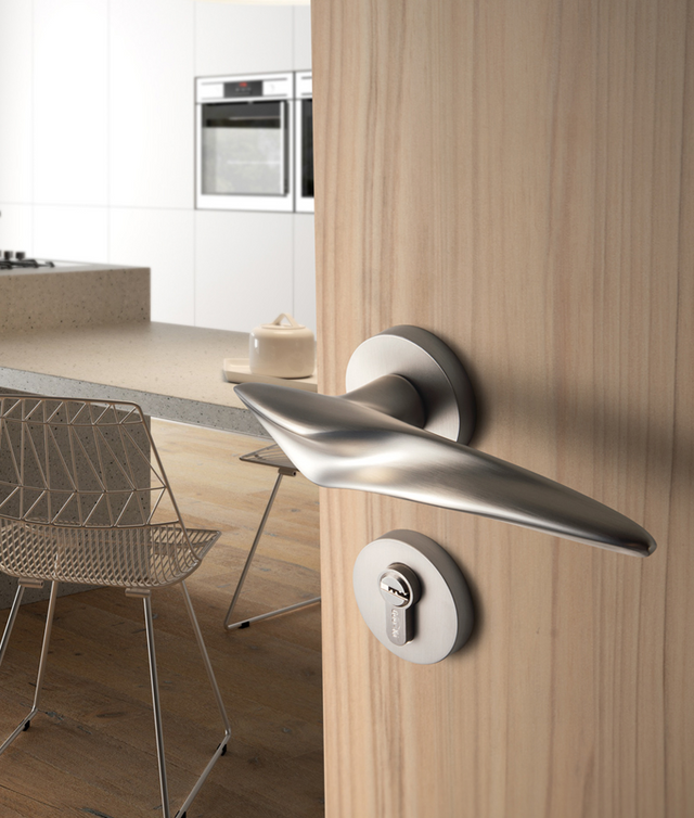 Irregular-Shaped Door Handle - Level Decor