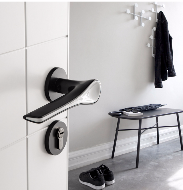 Sleek Two-Tone Door Handle - Level Decor